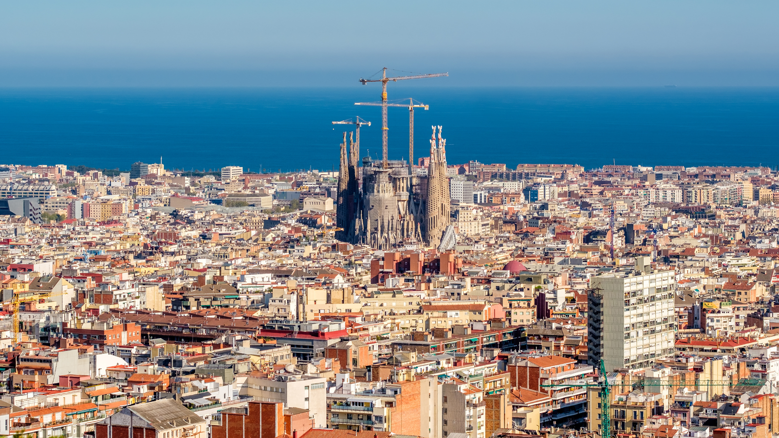 Barcelona on a Budget: Cheap Flights, Hotels & Things to Do for Spring